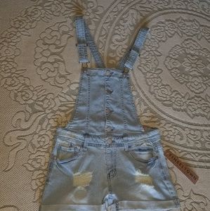 Light wash denim cargo short